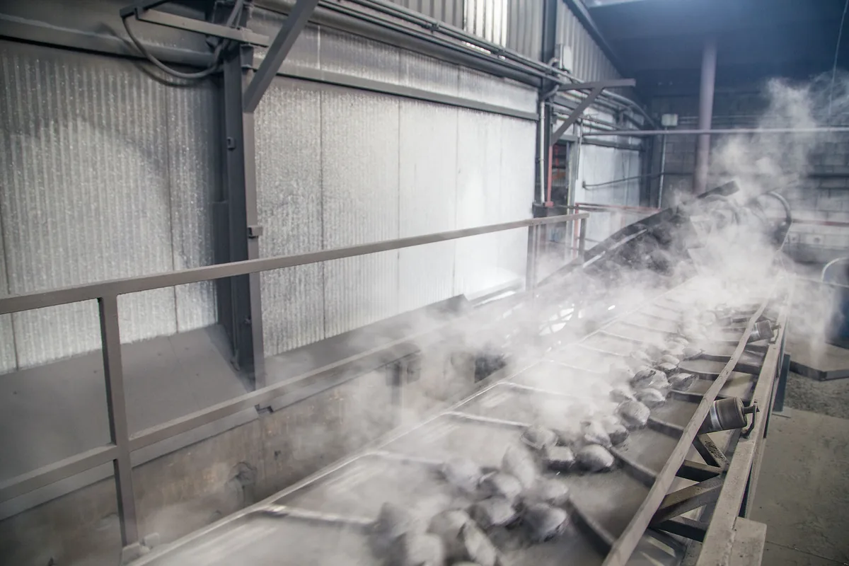 Industrielle Verarbeitung und Förderung von Kohlenstoffmaterial
